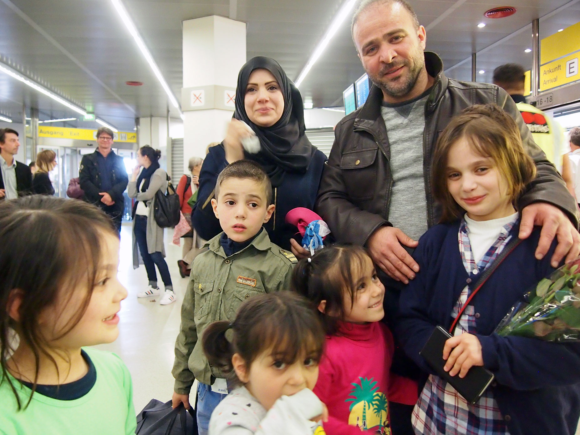 Familie nach monatelanger Trennung wieder vereint