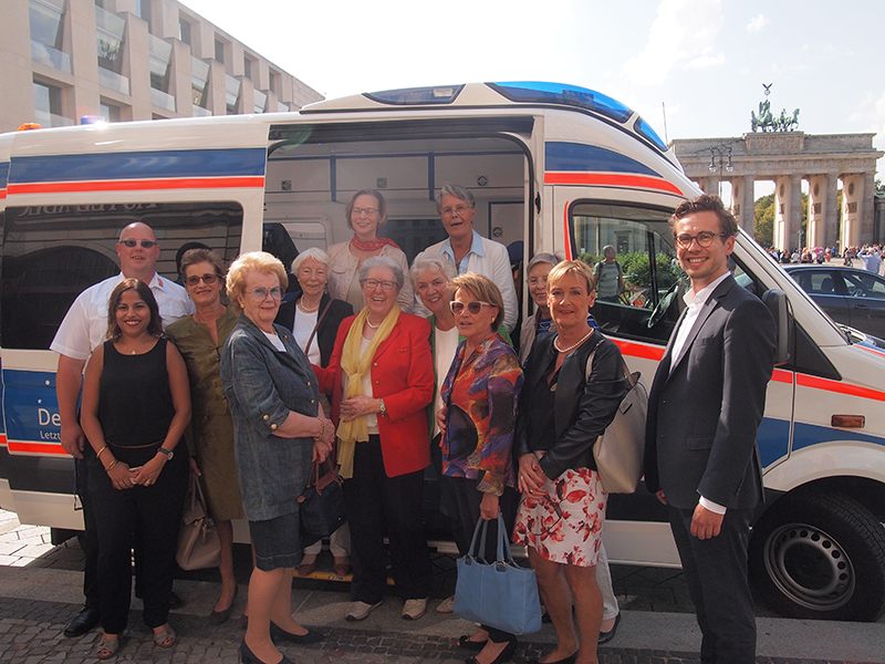 Der Wünschewagen beim Inner Wheel Club Berlin