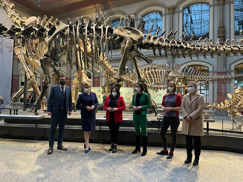 Impfen unter Dinosaurier - Kinderimpfstätte im Naturkundemuseum eröffnet