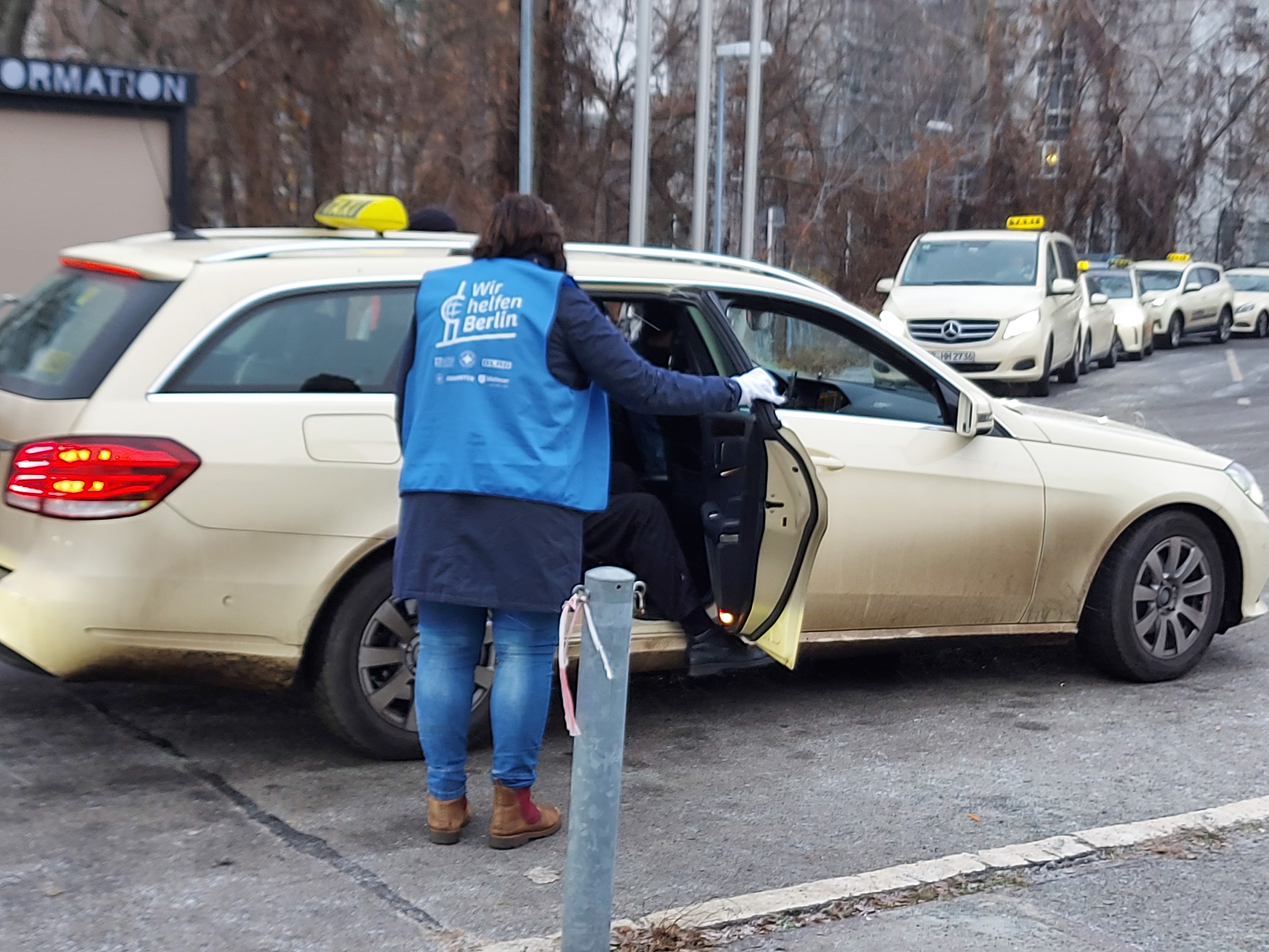 Kostenlose Taxifahrten zu den Impfzentren – Zusätzliche Telefonnummer