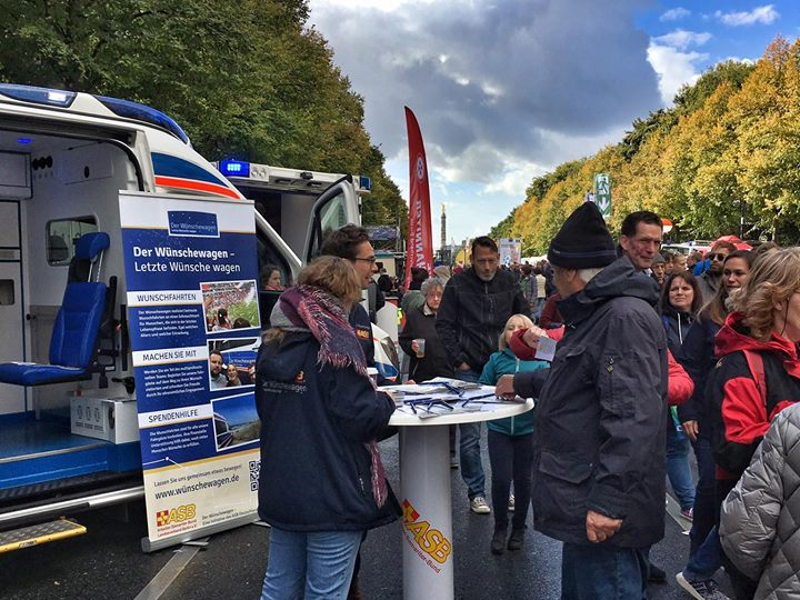 Mit Sanitätsdienst und Wünschewagen beim „Größten Fest des Jahres“