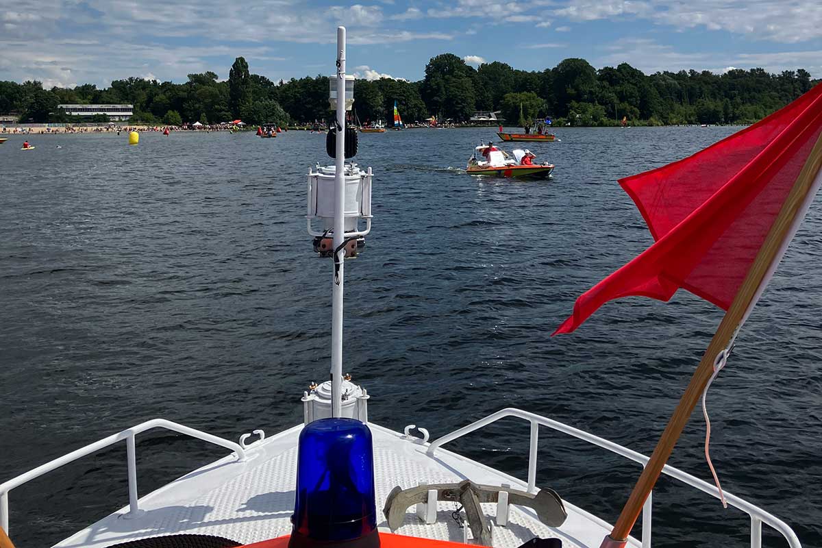 Absicherung des Müggelseeschwimmens 2024: Der größte Einsatz des Wasserrettungsdienstes ASB Berlin im Jahr 2024
