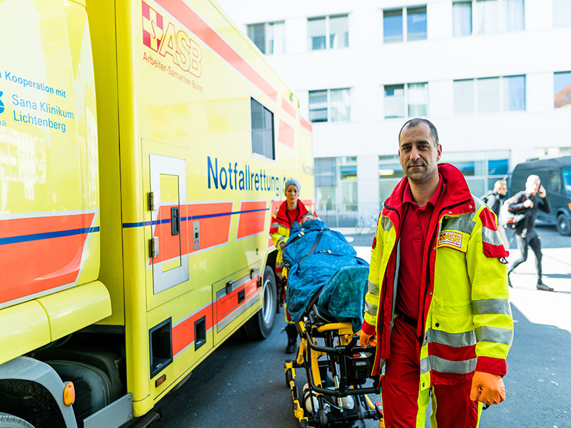 Schwere Beschädigung eines Rettungsfahrzeuges