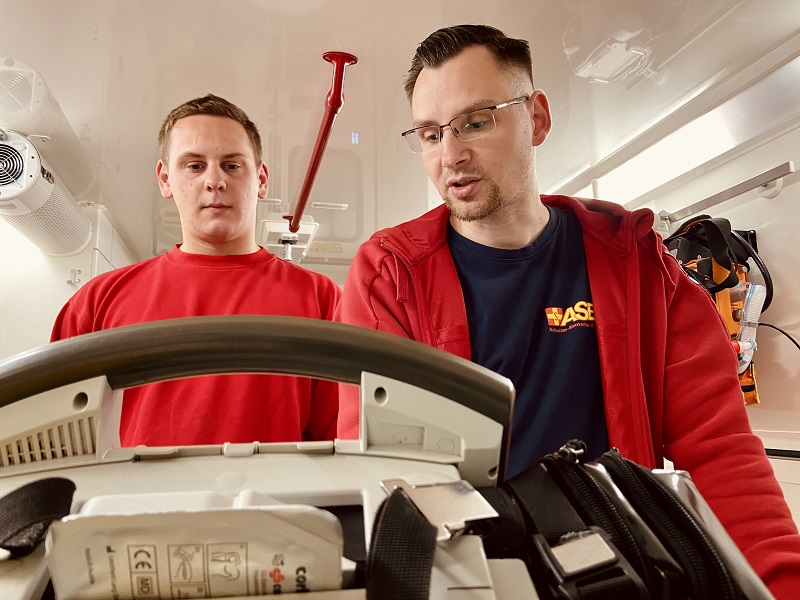 Mit einem Praktikum im Rettungsdienst zur besseren Hilfe für die Ukraine